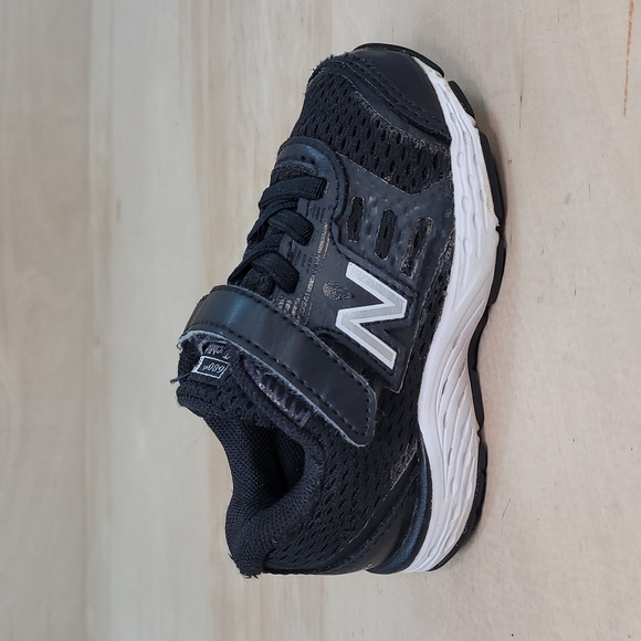 New Balance Other - New Balance 680v5 TechRide Black/White Toddler Running Shoes